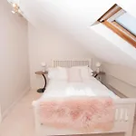 Cosy 4br House, West Didsbury, Bars And Restaurants Close By, Free Parking, Sleeps 8 Prázdninový dům