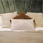 Oldtrafford - Sleeps 6 - Free Parking - Free Wifi Tatil Evi