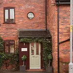 Prázdninový dům Cosy 4br House, West Didsbury, Bars And Restaurants Close By, Free Parking, Sleeps 8 Manchester