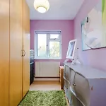 度假居 Luxury 5br Near Airport Wifi *