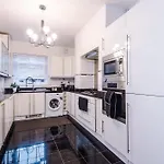 Oldtrafford - Sleeps 6 - Free Parking - Free Wifi * Manchester