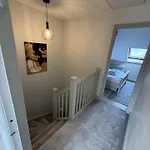 Cosy 4br House, West Didsbury, Bars And Restaurants Close By, Free Parking, Sleeps 8 Manchester
