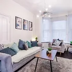 Prázdninový dům Oldtrafford - Sleeps 6 - Free Parking - Free Wifi *