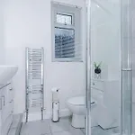 Oldtrafford - Sleeps 6 - Free Parking - Free Wifi Tatil Evi