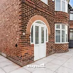 Spacious 4-bed Near Didsbury *