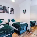 Oldtrafford - Sleeps 6 - Free Parking - Free Wifi Tatil Evi