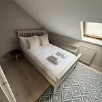 Cosy 4br House, West Didsbury, Bars And Restaurants Close By, Free Parking, Sleeps 8 Manchester