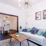 Oldtrafford - Sleeps 6 - Free Parking - Free Wifi