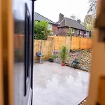 Sleeps 5 - Free Parking Wifi Near Airport & Manchester