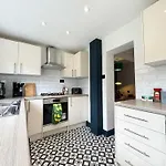 Family & Pet-friendly 5pp, Parking, 20 Min To *