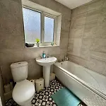 Family & Pet-friendly 5pp, Parking, 20 Min To * Manchester
