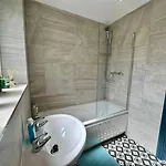 Family & Pet-friendly 5pp, Parking, 20 Min To