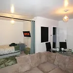 Spacious 4 Bed Maisonette Close To Salford Quays And With Smart Tvs And Netflix Perfect For Families And Contractors Apartmán