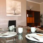 Spacious 4 Bed Maisonette Close To Salford Quays And With Smart Tvs And Netflix Perfect For Families And Contractors *