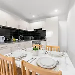 Panoramic Views Elegant 2br, 2 Min To Metro