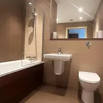 Apartmán Contemporary 2 Bedroom Flat With Great Location In Salford