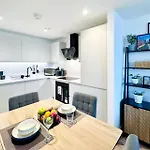 Chic - Walk Everywhere - Piccadilly, Ancoats & Nq Manchester