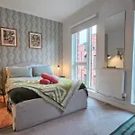 Modern 4br Rooftop Townhouse - Hot Tub - Citycentre *