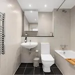 شقة Panoramic Views Elegant 2br, 2 Min To Metro *
