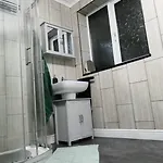 Spacious 4 Bed Maisonette Close To Salford Quays And With Smart Tvs And Netflix Perfect For Families And Contractors