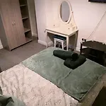 Spacious 4 Bed Maisonette Close To Salford Quays And With Smart Tvs And Netflix Perfect For Families And Contractors Apartmán Manchester