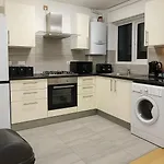 Elegant 4br Pets Ok Driveway Sleeps 9 Manchester