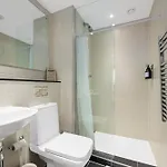 Panoramic Views Elegant 2br, 2 Min To Metro شقة *