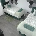 Spacious 4 Bed Maisonette Close To Salford Quays And With Smart Tvs And Netflix Perfect For Families And Contractors * Manchester