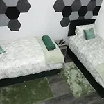 Spacious 4 Bed Maisonette Close To Salford Quays And With Smart Tvs And Netflix Perfect For Families And Contractors