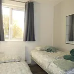 Apartmán Spacious 4 Bed Maisonette Close To Salford Quays And With Smart Tvs And Netflix Perfect For Families And Contractors