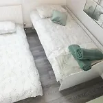 Spacious 4 Bed Maisonette Close To Salford Quays And With Smart Tvs And Netflix Perfect For Families And Contractors * Manchester