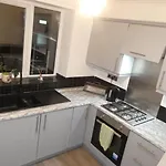 Spacious 4 Bed Maisonette Close To Salford Quays And With Smart Tvs And Netflix Perfect For Families And Contractors Apartmán Manchester