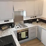 Apartment Spacious 4 Bed Maisonette Close To Salford Quays And With Smart Tvs And Netflix Perfect For Families And Contractors Manchester