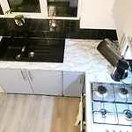 Spacious 4 Bed Maisonette Close To Salford Quays And With Smart Tvs And Netflix Perfect For Families And Contractors Apartmán