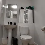 Stylish In Vibrant Salford, Manchester! Apartment *