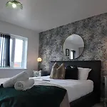 Stylish In Vibrant Salford, Manchester! Apartment *