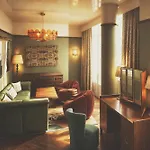 Mollie's 4*