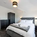 Modern 5-bed Ev Centre 10 Min Manchester