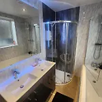 Charming Tudor White House Free Wifi بيت للعطل *