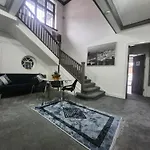 بيت للعطل Charming Tudor White House Free Wifi