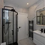 Ferienhaus Modern 5-bed Ev Centre 10 Min *