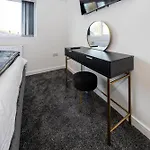 Ferienhaus Modern 5-bed Ev Centre 10 Min