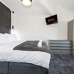 Ferienhaus Modern 5-bed Ev Centre 10 Min