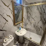 بيت للعطل Charming Tudor White House Free Wifi *