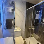 別荘 Charming Tudor White House Free Wifi マンチェスター