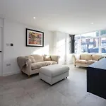 Modern 5-bed Ev Centre 10 Min