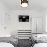 Modern 5-bed Ev Centre 10 Min Ferienhaus *