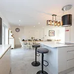 Ferienhaus Modern 5-bed Ev Centre 10 Min