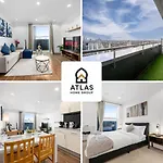 Panoramic Views Elegant 2br, 2 Min To Metro شقة