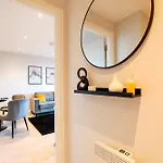 Modern 2 Bed, 2 Bath With Ensuite By Avalora Short Lets & Serviced Salford, Near Tram Manchester, Train Station, Parking *